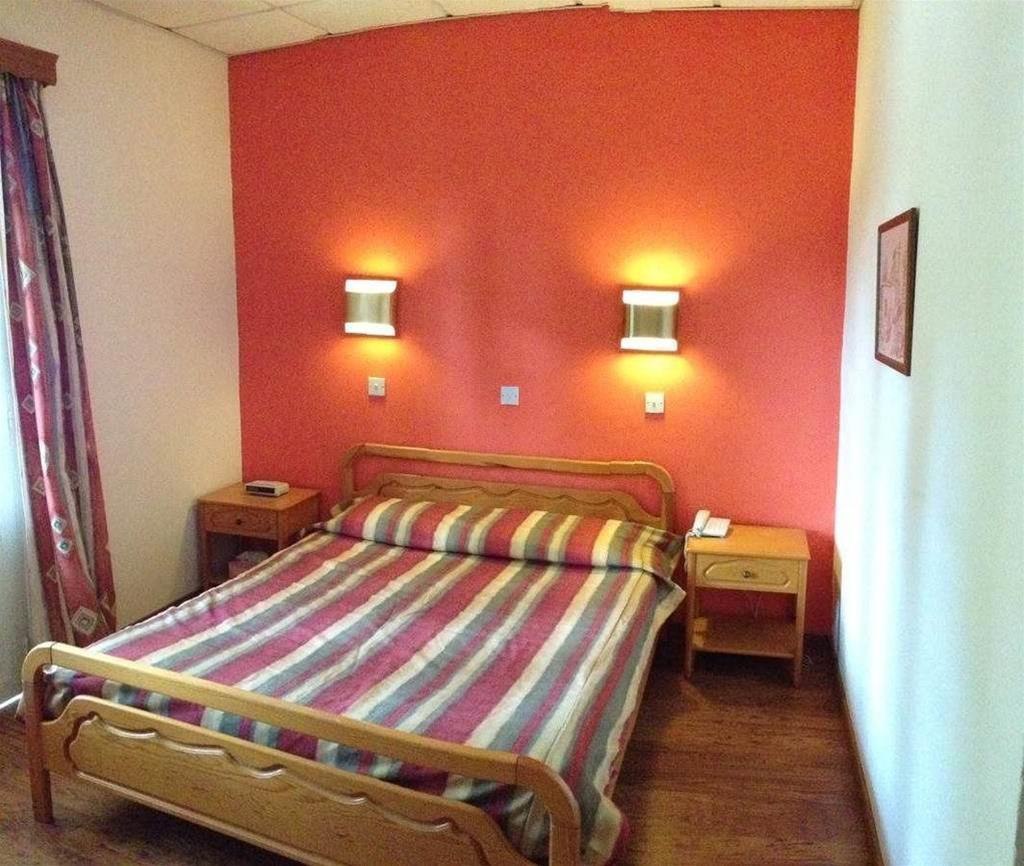 New Helvetia Hotel パノ・プラトレス エクステリア 写真